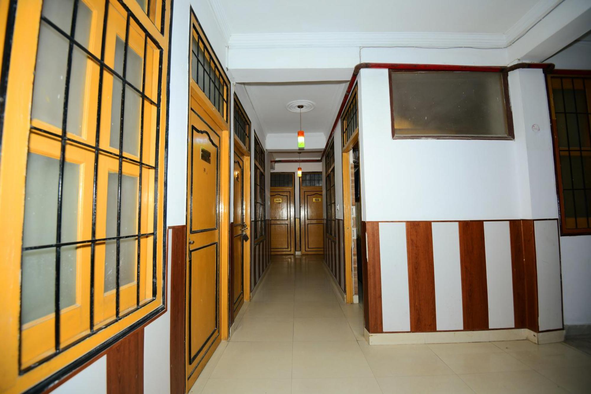 Ap Palace Hotel, Ayodhya 外观 照片