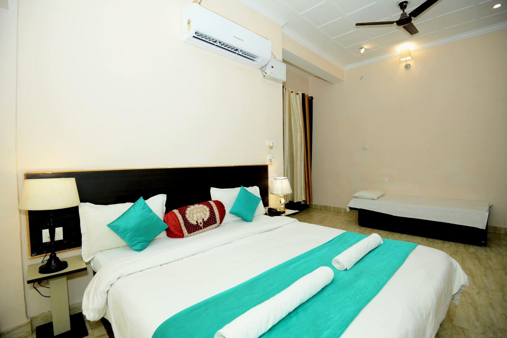 Ap Palace Hotel, Ayodhya 外观 照片