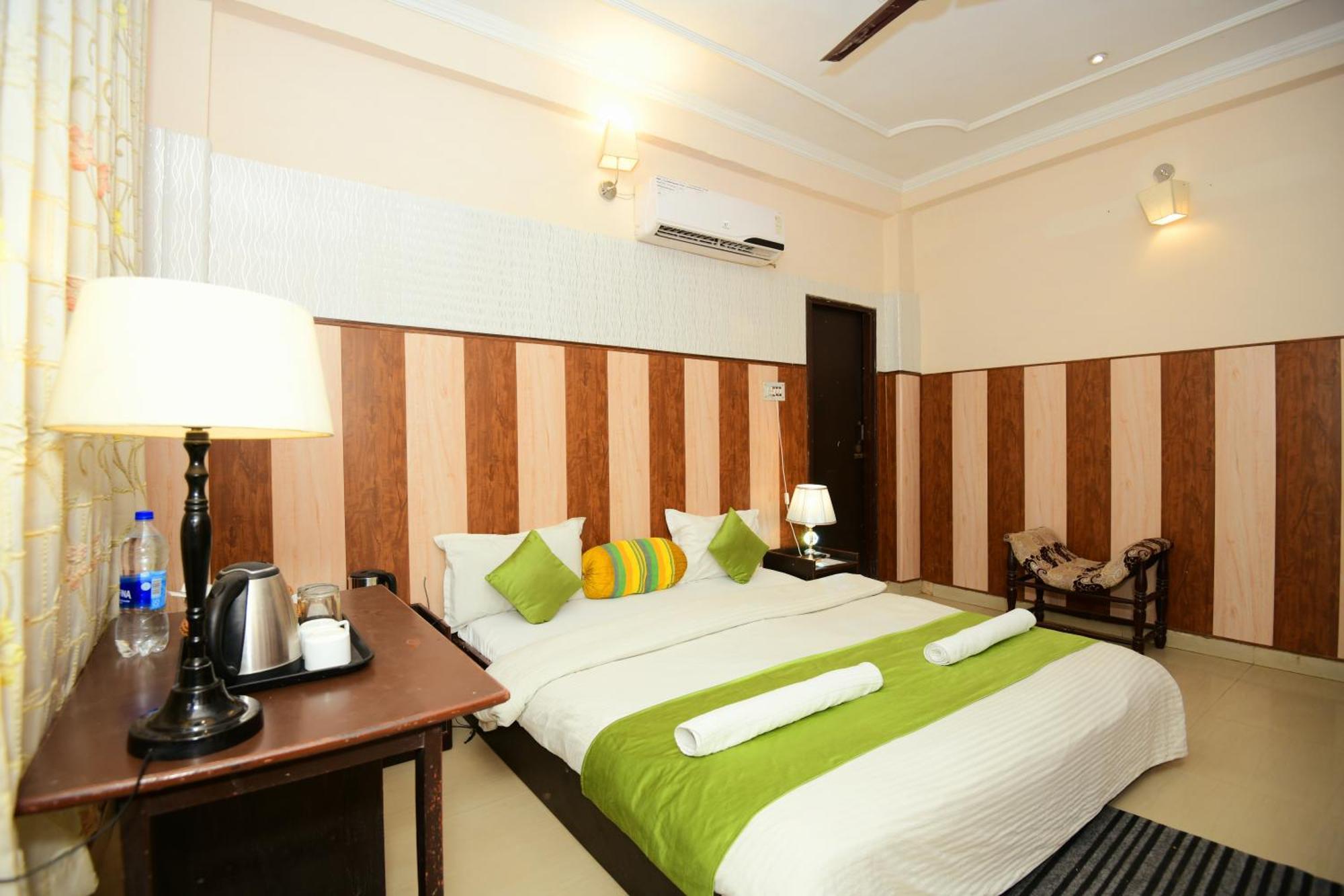 Ap Palace Hotel, Ayodhya 外观 照片