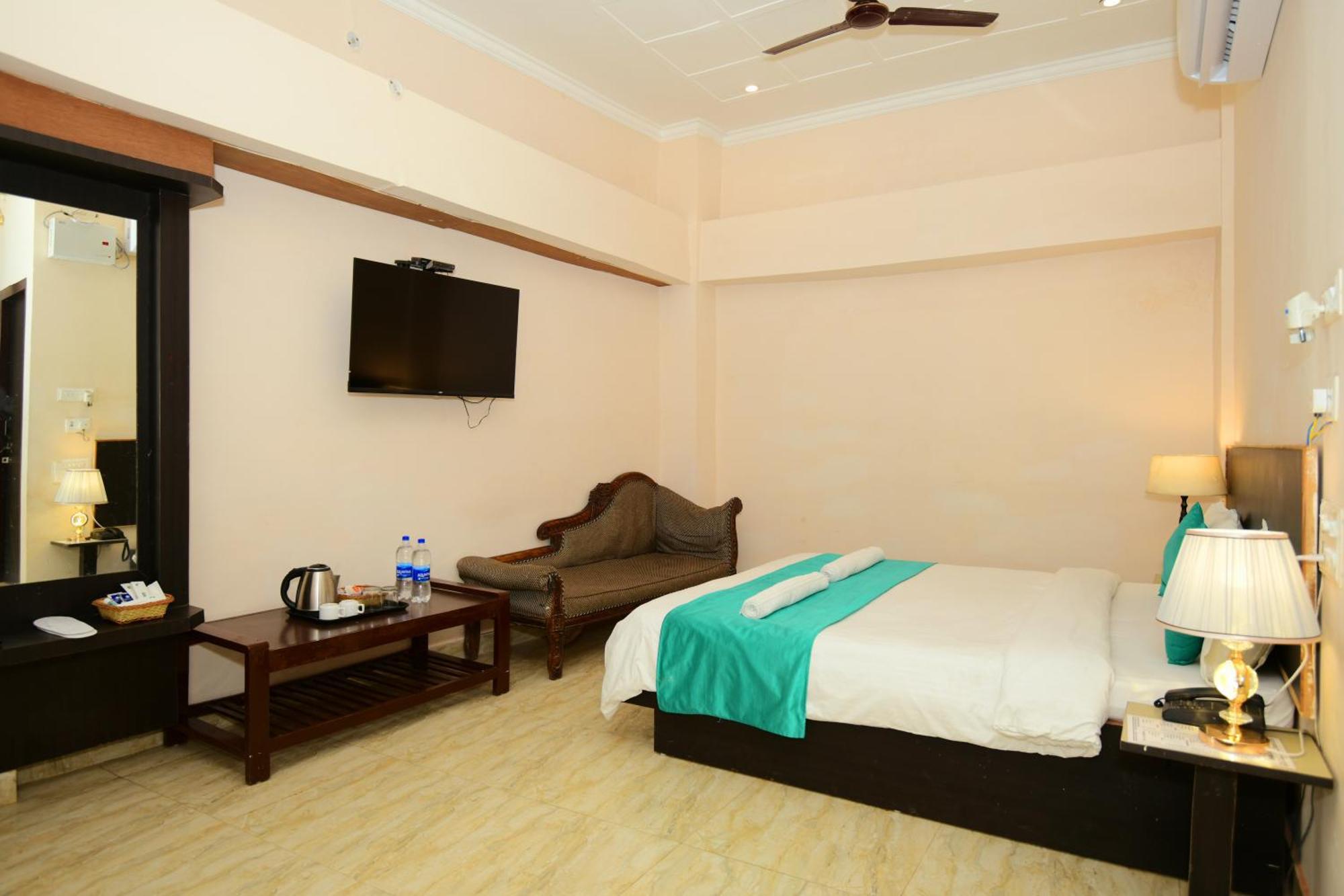 Ap Palace Hotel, Ayodhya 外观 照片