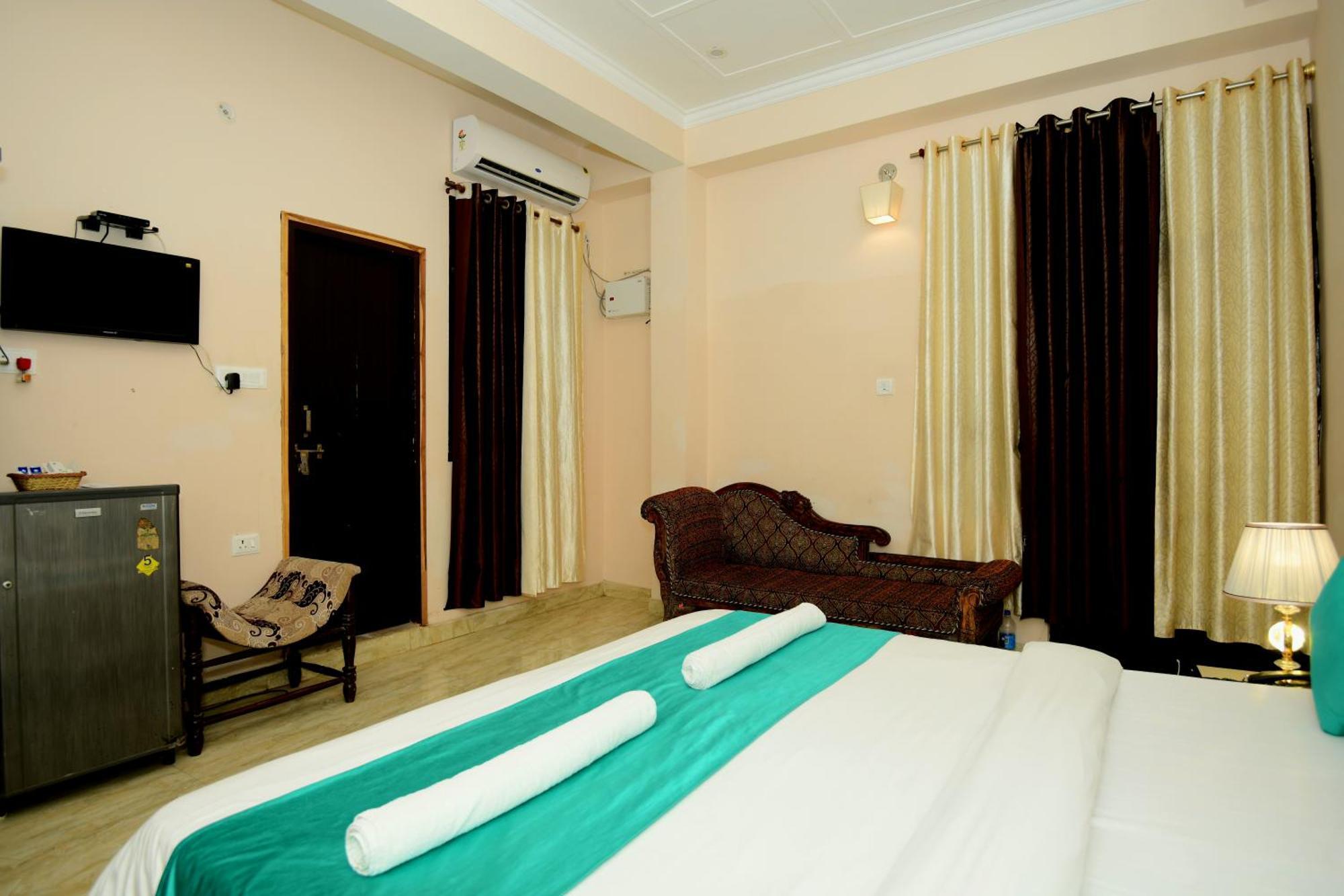 Ap Palace Hotel, Ayodhya 外观 照片