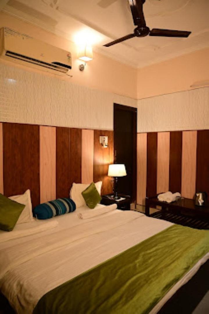 Ap Palace Hotel, Ayodhya 外观 照片